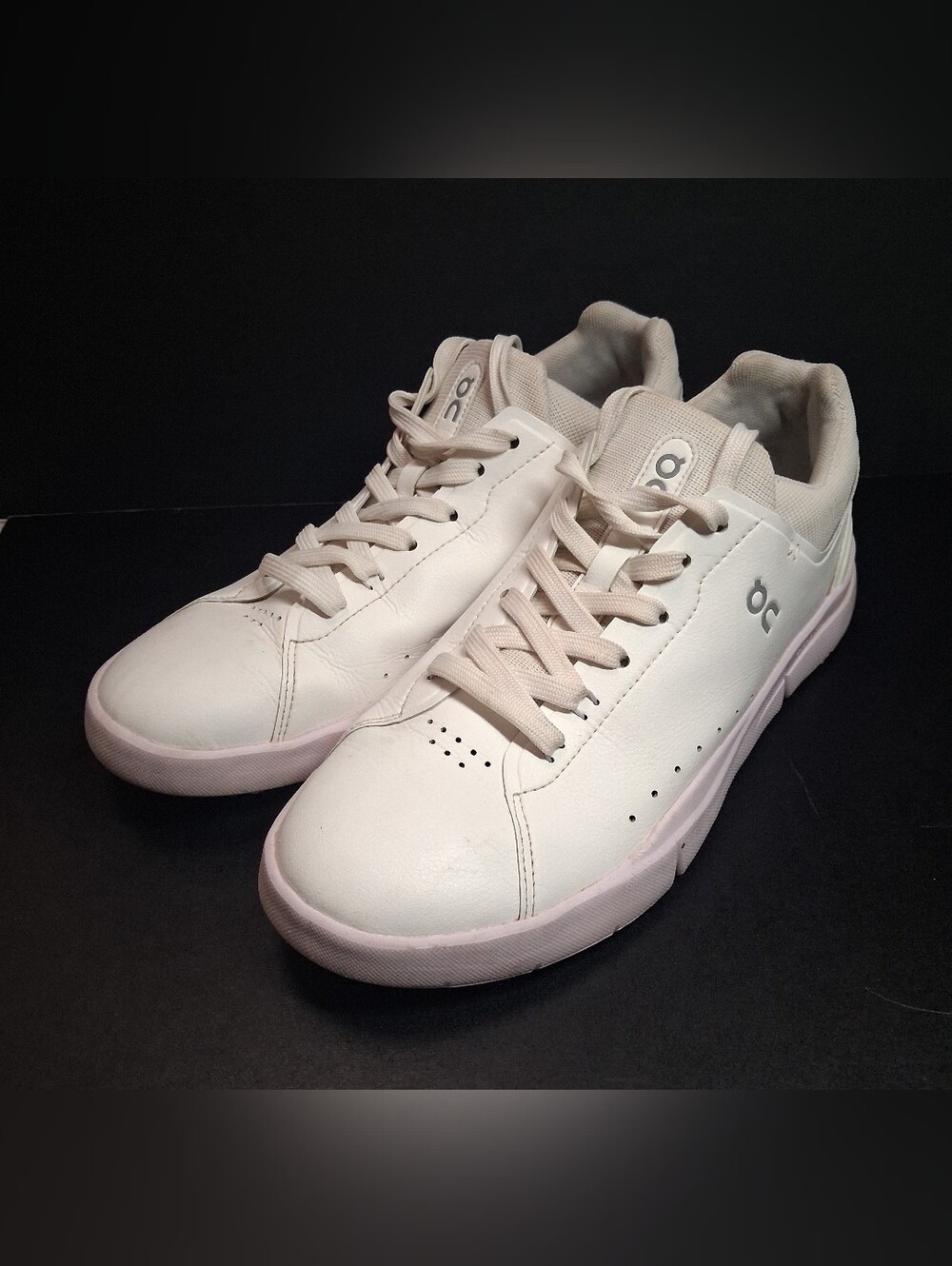 On Shoes Womens W9 White Gray Cloud The Roger Sneakers Tennis Walking Comfort